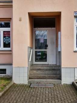 Hauszugang - Dachgeschosswohnung in 09113 Chemnitz mit 103m² kaufen