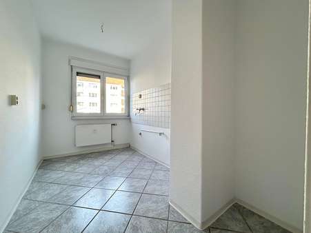 Küche mit Fenster - Erdgeschosswohnung in 09212 Limbach-Oberfrohna mit 46m² kaufen