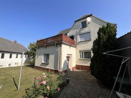 Ansicht mit Anbau/Dachterrasse - Einfamilienhaus in 04680 Colditz mit 120m² kaufen