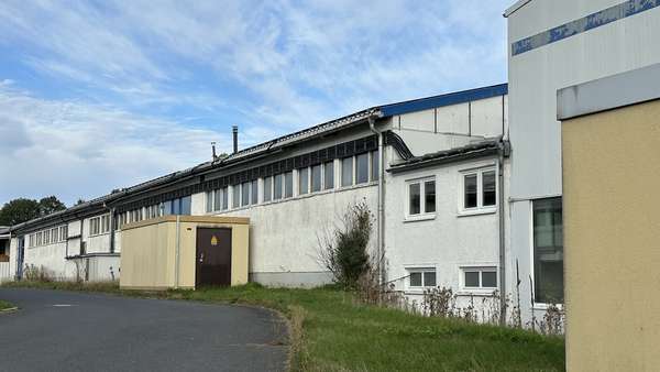 Außenansicht - Rückseite - Halle in 09618 Brand-Erbisdorf mit 1964m² mieten