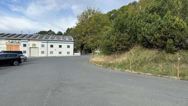 Zufahrt - Halle in 09618 Brand-Erbisdorf mit 2830m² mieten