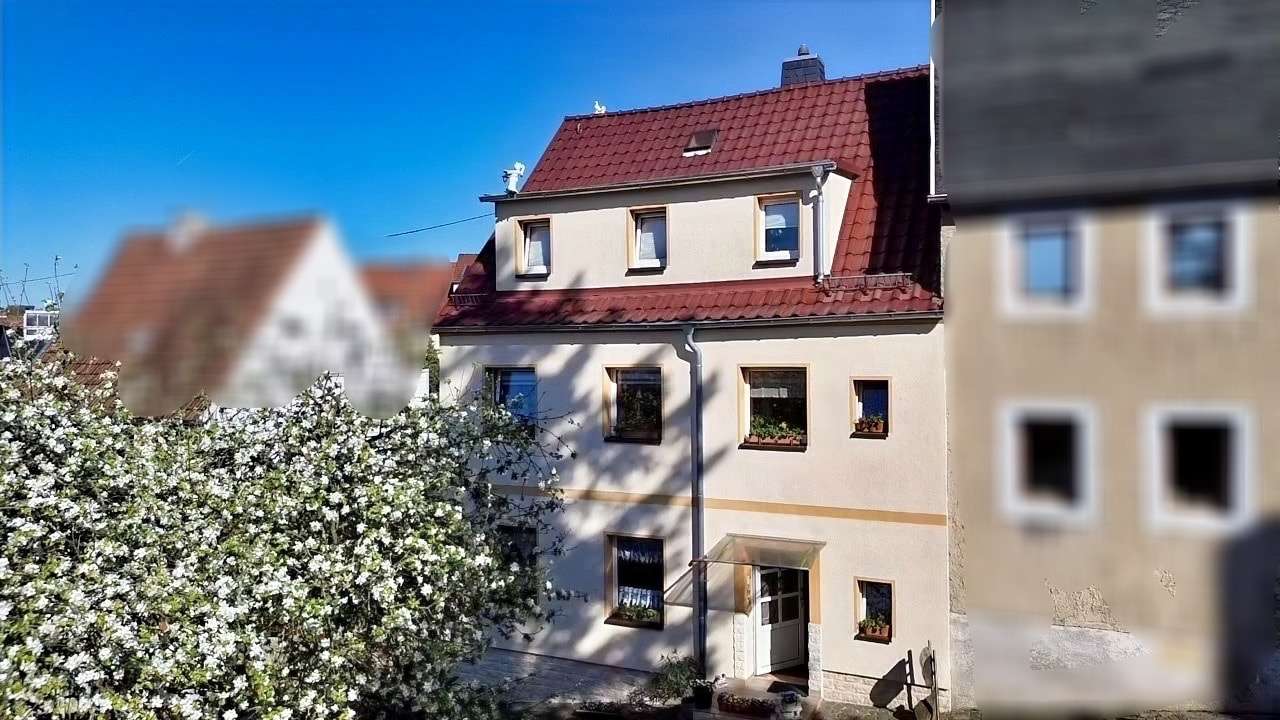 Außenansicht Straßenseite - Reihenmittelhaus in 09322 Penig mit 105m² kaufen