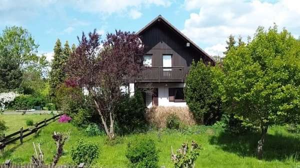 Ansicht mit Balkon - Einfamilienhaus in 09669 Frankenberg mit 125m² kaufen