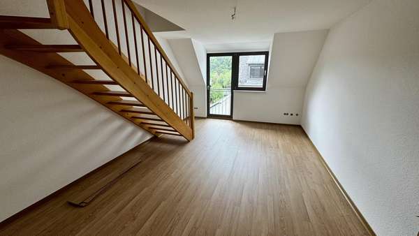Wohnzimmer 1. Ebene - Maisonette-Wohnung in 09306 Rochlitz mit 66m² mieten