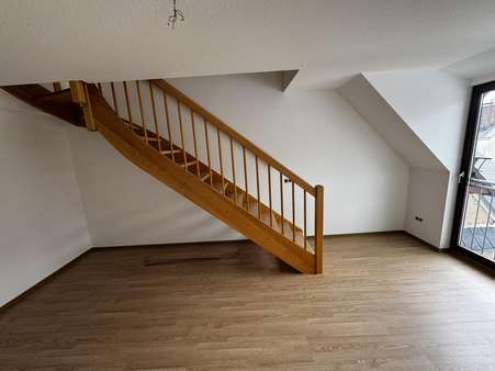 Wohnzimmer 1. Ebene - Maisonette-Wohnung in 09306 Rochlitz mit 66m² mieten
