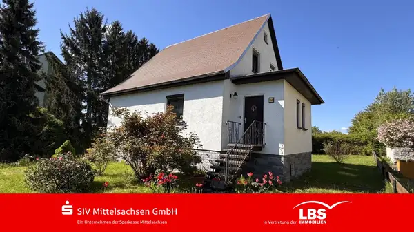 Familienhaus mit Terrasse und Kamin 

