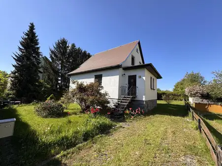 Familienhaus mit Terrasse und Kamin 

