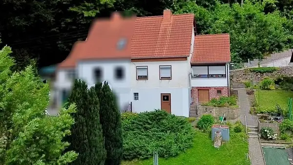 Charmante Doppelhaushälfte mit Potenzial