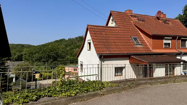 Charmante Doppelhaushälfte mit Potenzial