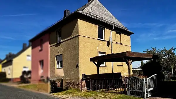 Doppelhaushälfte mit großem Grundstück