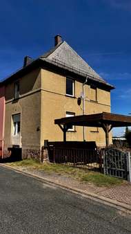 Straßenansicht mit Carport - Doppelhaushälfte in 09648 Mittweida mit 80m² kaufen