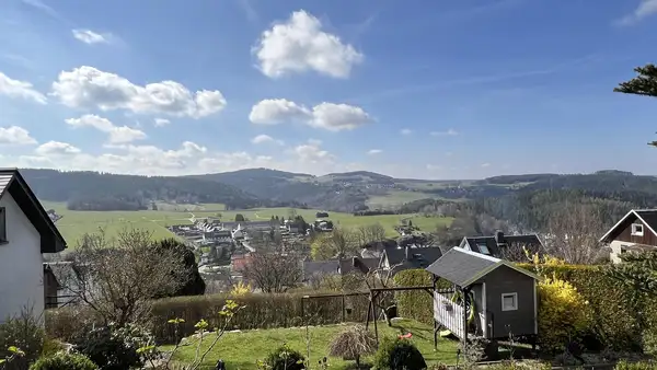 In ruhiger Lage mit schöner Aussicht