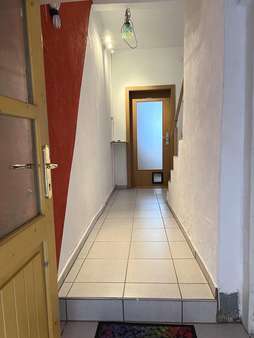 Hausflur - Doppelhaushälfte in 08280 Aue-Bad Schlema mit 150m² kaufen