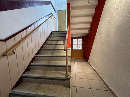Treppe, Hausflur - Doppelhaushälfte in 08280 Aue-Bad Schlema mit 150m² kaufen