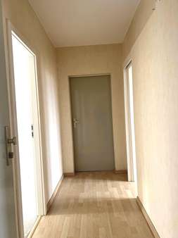 Flur Flur - Dachgeschosswohnung in 08280 Aue-Bad Schlema mit 109m² kaufen