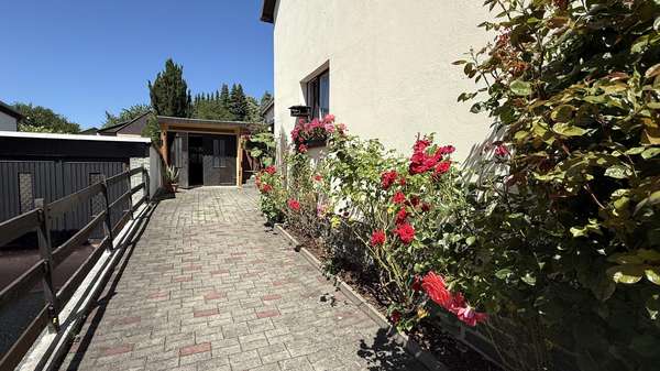 Zufahrt, Eingang Zufahrt, Eingang - Doppelhaushälfte in 09405 Zschopau mit 77m² kaufen