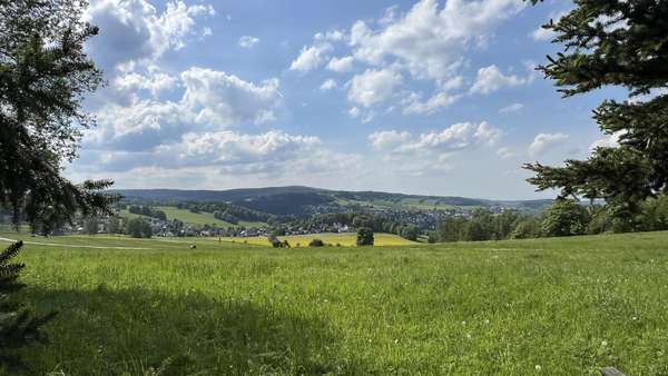 Blick vom Grundstück Blick vom Grundstück - Doppelhaushälfte in 08340 Schwarzenberg mit 74m² kaufen