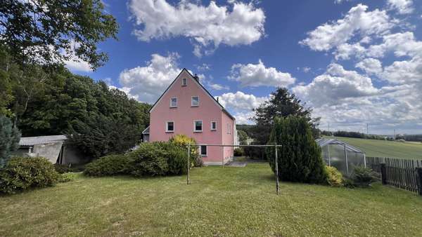 Hausansicht mit Garten Hausansicht mit Garten - Einfamilienhaus in 09432 Großolbersdorf mit 105m² kaufen