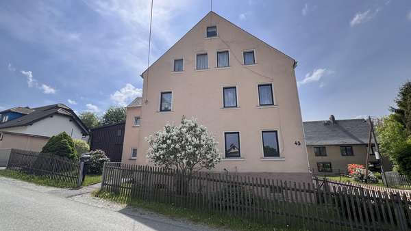 Zweifamilienhaus in 08297 Zwönitz mit 215m² kaufen