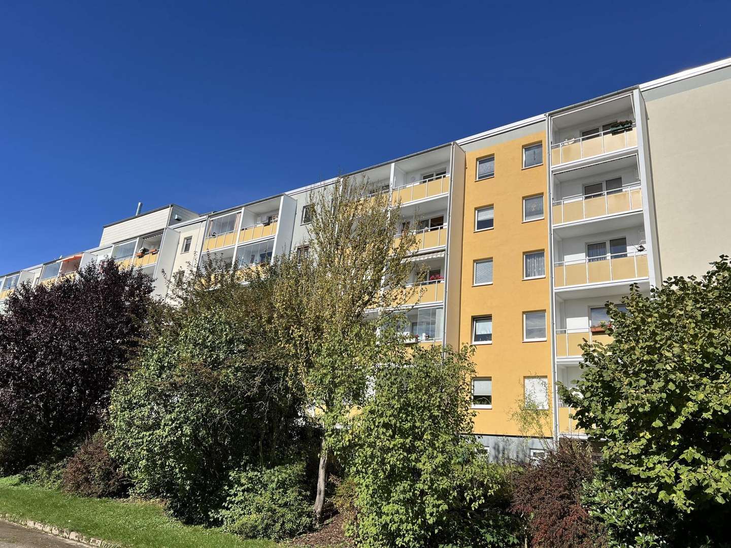 Hausansicht Süd Hausansicht Süd - Etagenwohnung in 08280 Aue-Bad Schlema mit 58m² kaufen