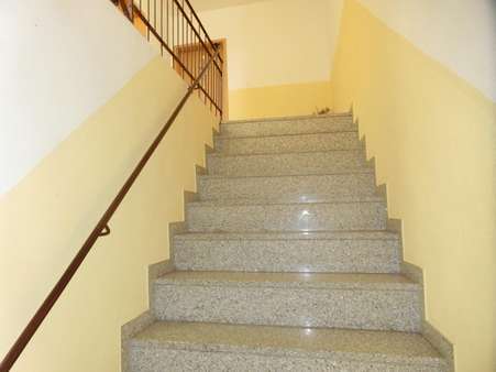 Treppe mit Granitstufen - Mehrfamilienhaus in 09514 Lengefeld mit 202m² kaufen