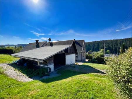 Blick von der Straße - Doppelhaushälfte in 08309 Eibenstock mit 74m² kaufen