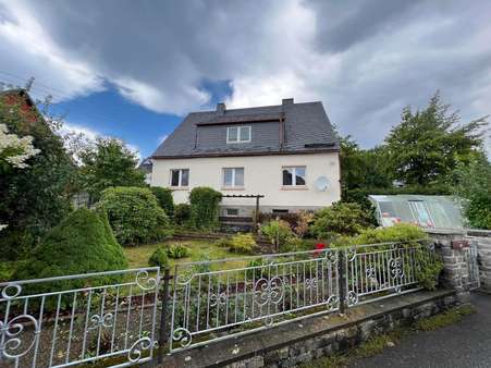 Gesamtansicht - Zweifamilienhaus in 08315 Lauter-Bernsbach mit 145m² kaufen