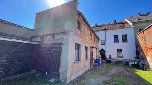 Rückansicht mit Nebengebäude - Reihenmittelhaus in 08412 Werdau mit 125m² kaufen