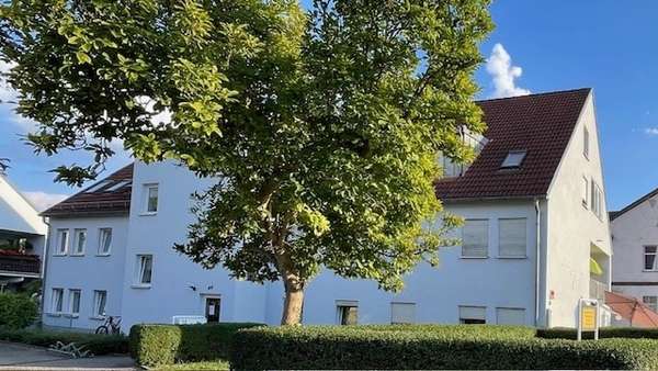 Straßenansicht2 - Erdgeschosswohnung in 08451 Crimmitschau mit 81m² kaufen