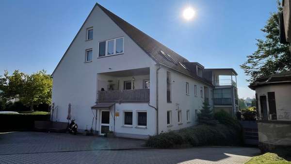 Außenansicht Außenansicht - Dachgeschosswohnung in 08451 Crimmitschau mit 72m² kaufen