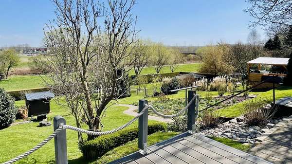 großer Garten mit viel Grün - Mehrfamilienhaus in 08058 Zwickau mit 288m² kaufen