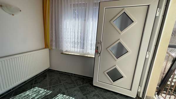 EG Vorhaus - Doppelhaushälfte in 08451 Crimmitschau mit 75m² kaufen