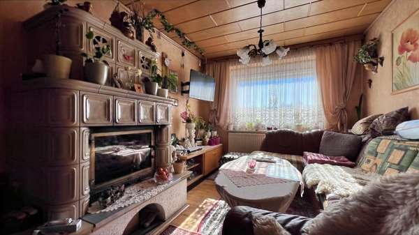 EG: Wohnzimmer mit Kamin EG: Wohnzimmer mit Kamin - Einfamilienhaus in 08112 Wilkau-Haßlau mit 114m² kaufen