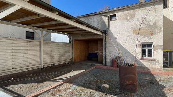 Carport und Nebengebäude - Zweifamilienhaus in 08451 Crimmitschau mit 115m² kaufen