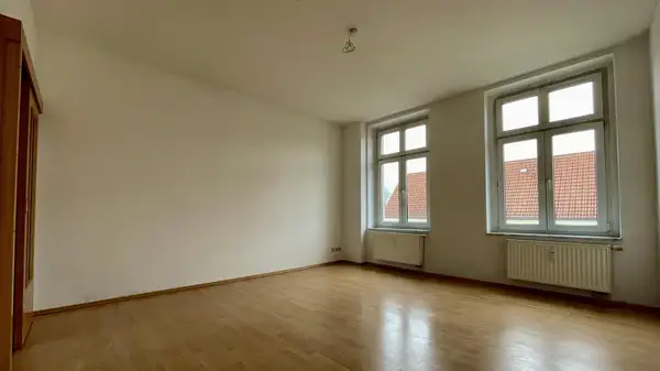 STADTWOHNUNG mit Balkon zum Hinterhof.