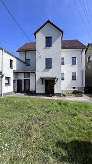 Gebäudeansicht - Zweifamilienhaus in 08112 Wilkau-Haßlau mit 209m² kaufen