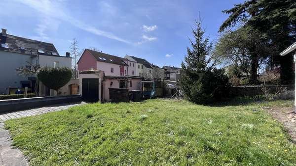 Grundstück - Zweifamilienhaus in 08112 Wilkau-Haßlau mit 209m² kaufen