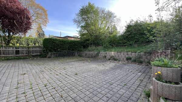 Stellplätze - Mehrfamilienhaus in 09350 Lichtenstein mit 418m² kaufen