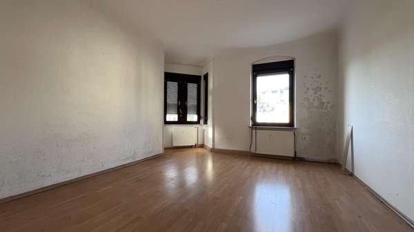 1. OG rechts: Schlafzimmer - Mehrfamilienhaus in 09350 Lichtenstein mit 418m² kaufen