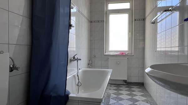 1. OG: Bad - Mehrfamilienhaus in 09350 Lichtenstein mit 341m² kaufen