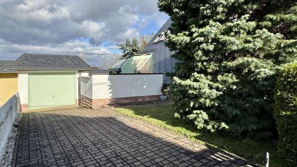 Garage sowie Außenstellplatz Garage sowie Außenstellplatz - Einfamilienhaus in 08062 Zwickau mit 134m² kaufen