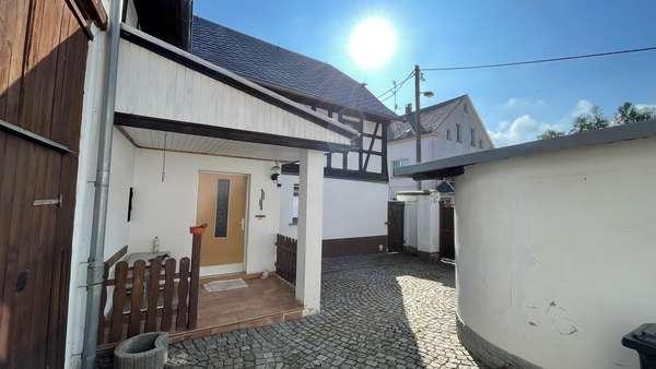 Haus 1 Eingang Haus 1 Eingang - Zweifamilienhaus in 08428 Langenbernsdorf mit 230m² kaufen