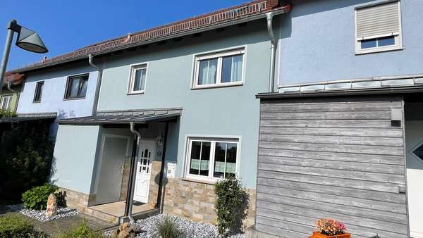 Hauseingang - Reihenmittelhaus in 08459 Neukirchen mit 98m² kaufen
