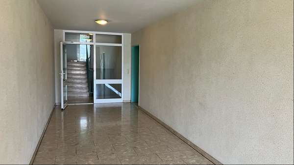 Hausflur Hausflur - Erdgeschosswohnung in 08056 Zwickau mit 163m² kaufen