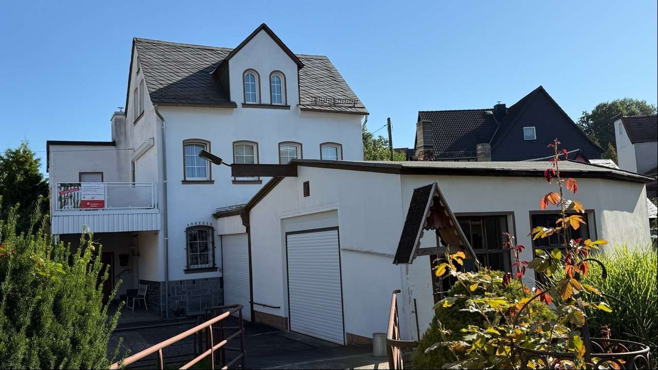 Gebäudeansicht mit Werkstatt und Lager - Einfamilienhaus in 08132 Mülsen mit 120m² kaufen