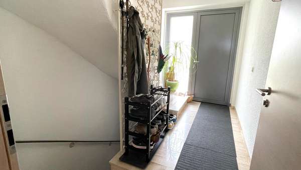 EG Treppenhaus EG Treppenhaus - Zweifamilienhaus in 08428 Langenbernsdorf mit 195m² kaufen