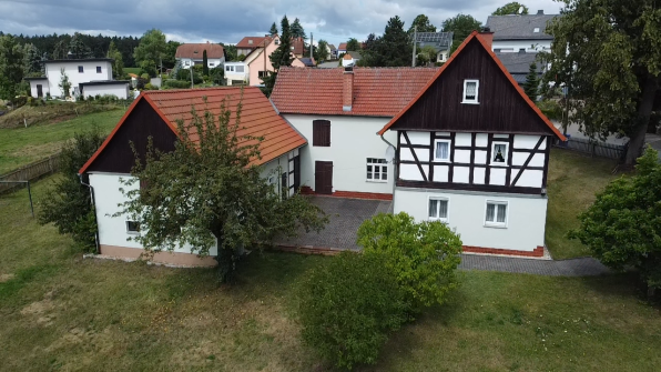 Südansicht Luft Südansicht Luft - Bauernhaus in 08428 Langenbernsdorf mit 135m² kaufen