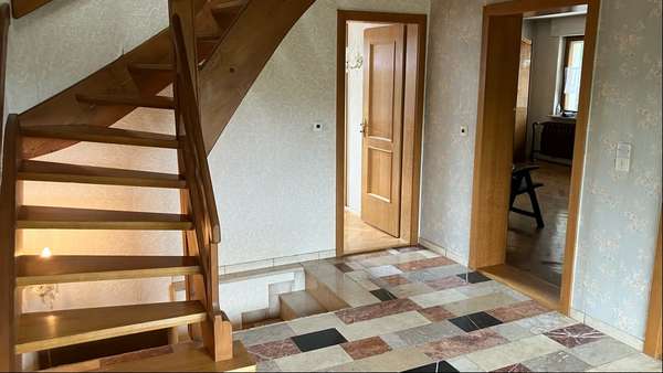 großzügige Diele - Einfamilienhaus in 08056 Zwickau mit 120m² kaufen