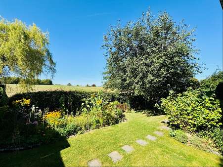 Garten mit freier Sicht aufs Feld Garten mit freier Sicht aufs Feld - Einfamilienhaus in 08064 Zwickau mit 120m² kaufen