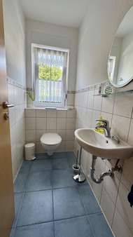 Gäste-WC im Erdgeschoss Gäste-WC im Erdgeschoss - Einfamilienhaus in 08060 Zwickau mit 110m² kaufen